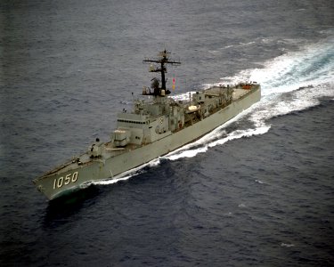 USS Albert David (FF-1050) underway in the Pacific Ocean on 19 December 1975 (6392015)