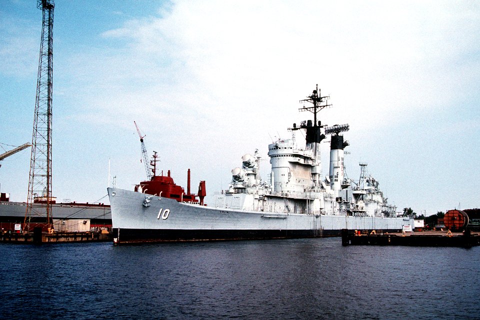 USS Albany (CG-10) laid up 1989