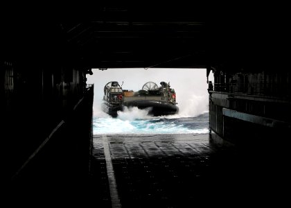 US Navy 100305-N-1082Z-009 Landing Craft Air Cushion (LCAC) 67, assigned to Assault Craft Unit (ACU) 4, approaches the well deck of the amphibious dock landing ship USS Ashland (LSD 48) photo