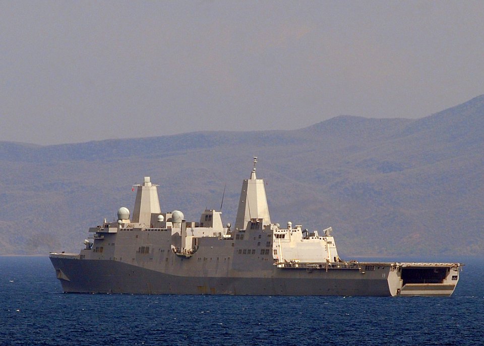 US Navy 100306-N-1082Z-034 The amphibious transport dock ship USS Mesa Verde (LPD 19) transits near the coast