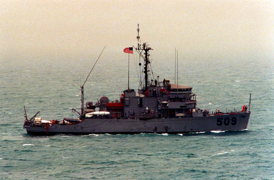 USS Adroit (MSO-509) in the Persian Gulf 1991