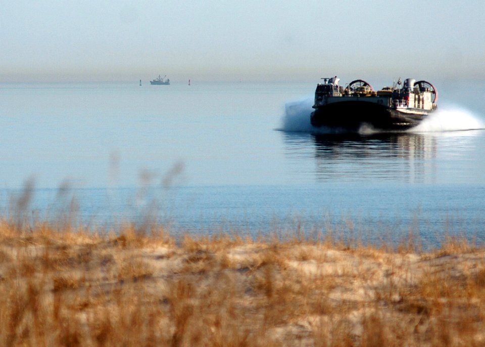 US Navy 100306-N-3165S-018 A landing craft air cushion from Amphibious Craft Unit (ACU) 4 returns to Joint Expeditionary Base Little Creek-Fort Story