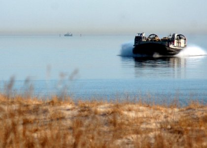 US Navy 100306-N-3165S-018 A landing craft air cushion from Amphibious Craft Unit (ACU) 4 returns to Joint Expeditionary Base Little Creek-Fort Story