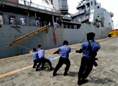 US Navy 100310-N-7948C-183 Ghana sailors work with Sailors aboard the amphibious dock landing ship USS Gunston Hall (LSD 44) to moor the ship for the first African port visit of Africa Partnership Station (APS) West 2010 photo