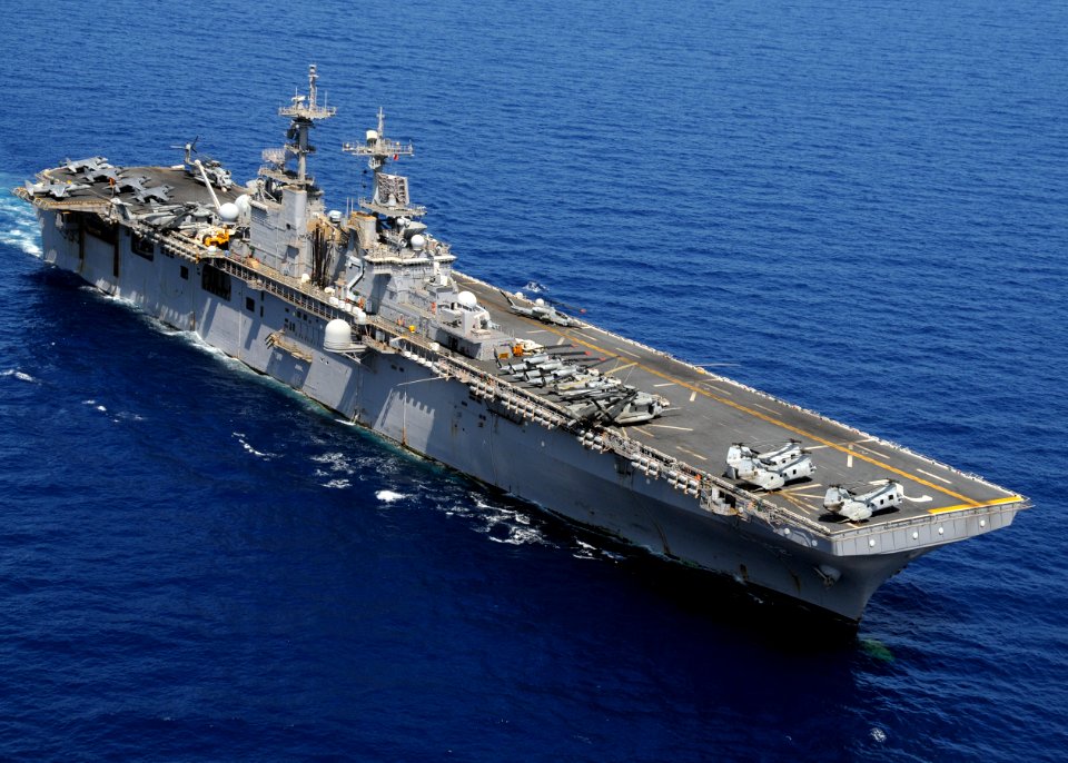 US Navy 100314-N-0120A-446 USS Essex (LHD 2) cruises the South China Sea while participating in exercise Balikatan 2010 (BK 10)