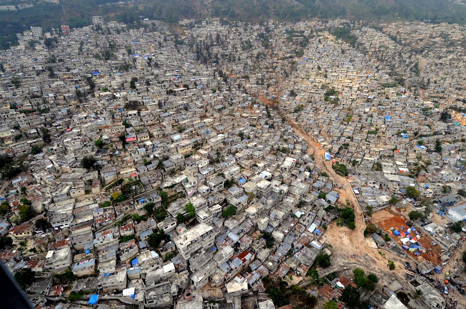 US Navy 100316-N-5961C-021 An aerial view of Port-au-Prince, Haiti shows the proximity of homes, many damaged in a major earthquake and subsequent aftershocks