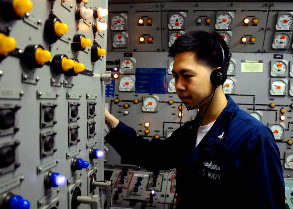 US Navy 100320-N-4649B-005 Electrician's Mate 3rd Class Hung Phan, from Melbourne, Fla., stands watch at the plant control console aboard the multipurpose amphibious assault ship USS Bataan (LHD 5)