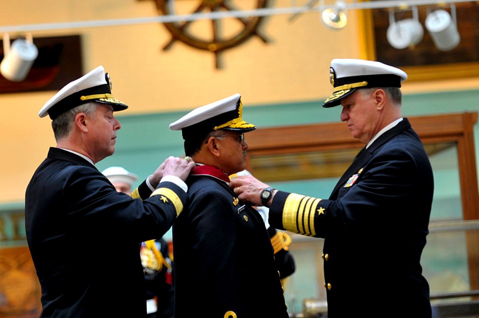 US Navy 100318-N-8273J-048 Chief of Naval Operations (CNO) Adm. Gary Roughead hosts the Chief of Naval Staff of the Pakistan Navy Adm. Noman Bashir during a welcoming ceremony at the Washington Navy Yard