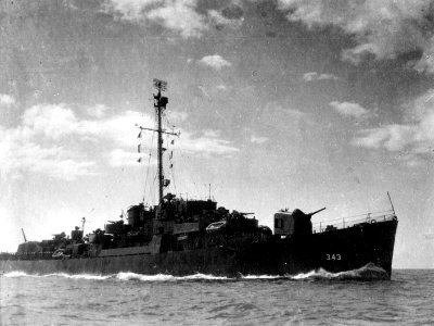 USS Abercrombie (DE-343) underway, circa in 1945 photo