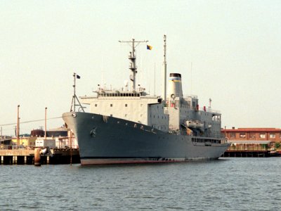 USNS Tanner (T-AGS-40) at Norfolk VA in 1991
