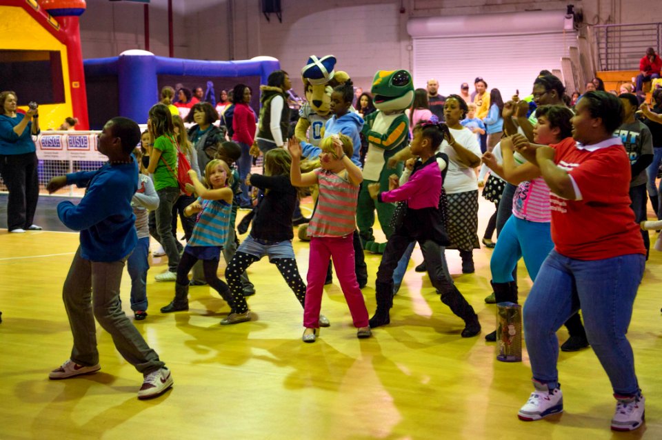 USO holiday party 131214-N-ZY039-256