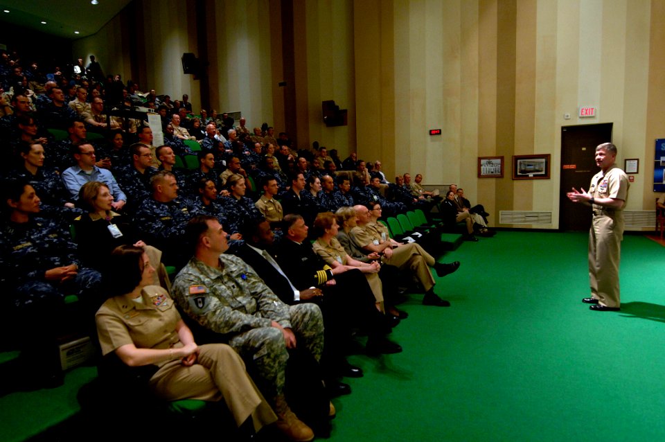 US Navy 100318-N-9818V-081 Master Chief Petty Officer of the Navy (MCPON) Rick West visits National Naval Medical Center Bethesda, Md. to welcome home Sailors