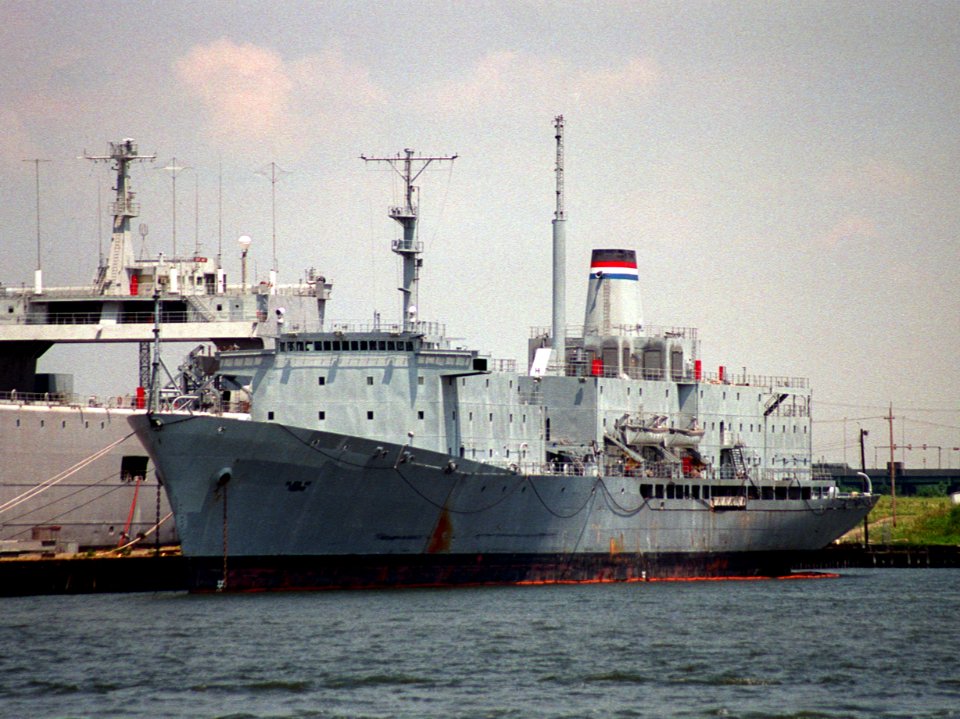 USNS Tanner (T-AGS-40) laid up at Newport News in 1996