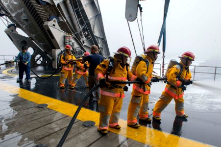 USNS Spearhead operations 140218-N-ZY039-109