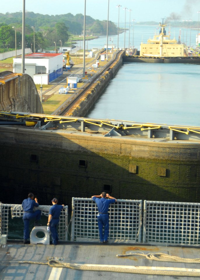 US Navy 100325-N-7058E-093 Sailors assigned to the littoral combat ship USS Freedom (LCS 1) watch from the flight deck as a set of gates closes within the Gatun Locks of the Panama Canal