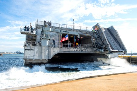USNS Spearhead gets underway. (15970583649)