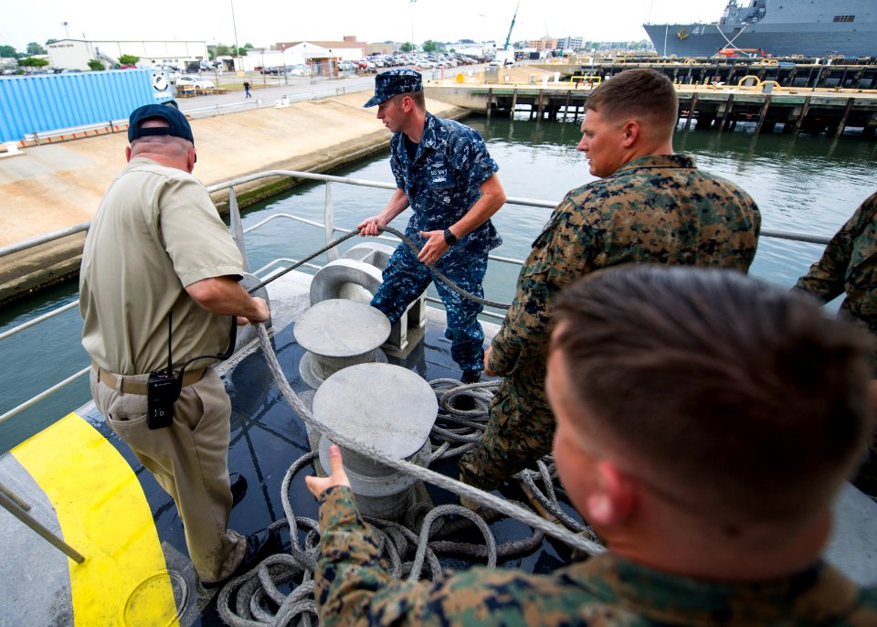 USNS Spearhead departs for Southern Partnership Station 2014 140522-N-XQ474-122