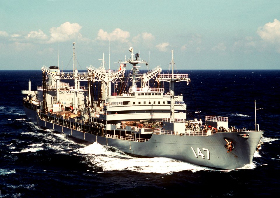 USNS Truckee (T-AO-147) underway at sea on 17 August 1990 (6466401)