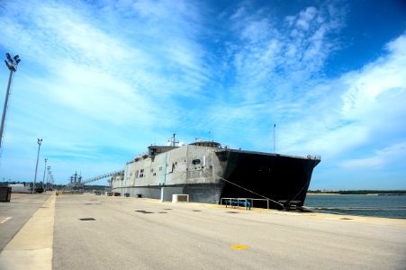 USNS Spearhead 150503-N-RB579-074
