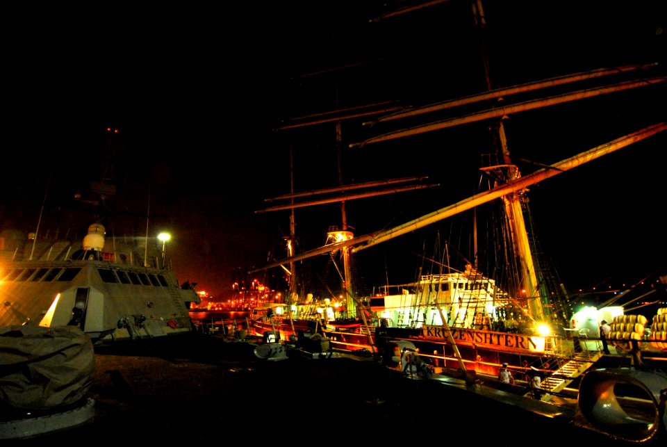 US Navy 100325-N-7058E-209 The littoral combat ship USS Freedom (LCS 1) sits moored alongside the Russian tall ship Kruzenshtern at Vasco Nunez de Balboa Naval Base