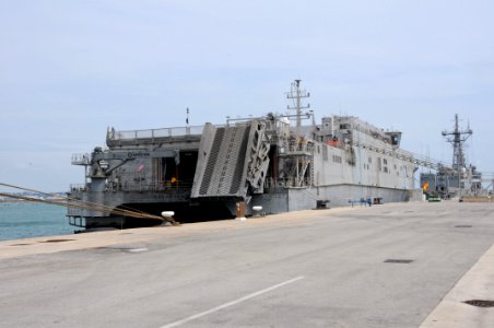 USNS Spearhead 150504-N-VJ282-202