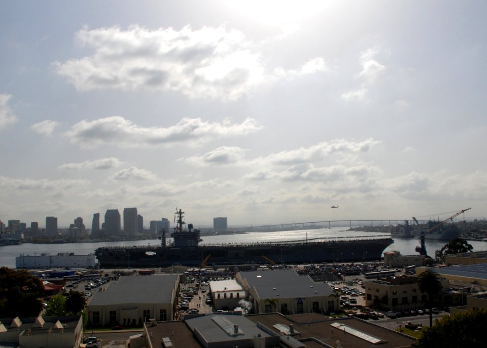 US Navy 100326-N-1926C-034 The aircraft carrier USS Nimitz (CVN 68) arrives at Naval Air Station North Island