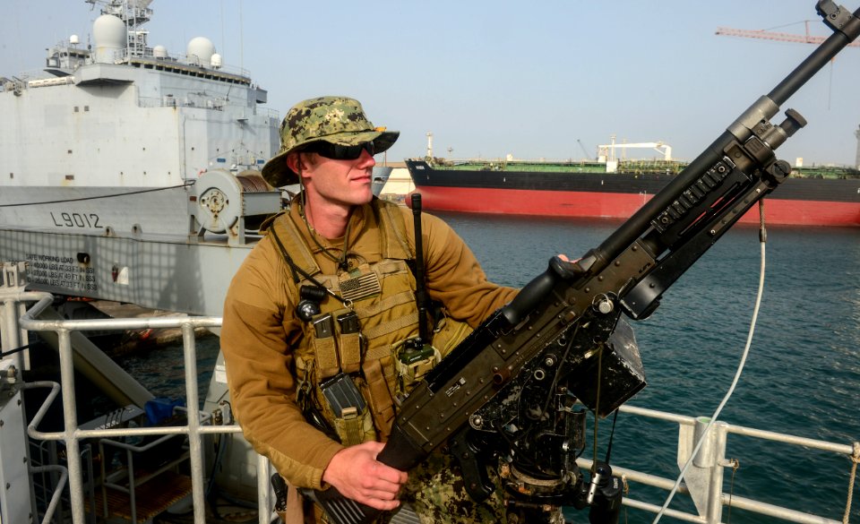 USNS Spearhead 150420-N-RB579-001