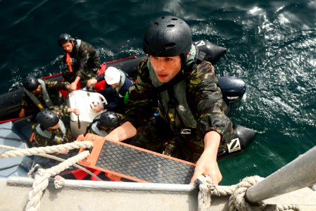 USNS Spearhead (JHSV-1) 150424-N-RB579-020
