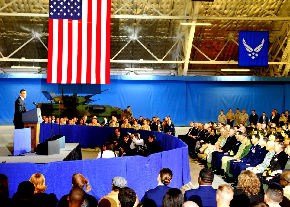 US Navy 100331-N-9565D-253 President Barack Obama announces additional measures to boost domestic energy production for the Nation to include strategic efforts by Department of Defense to enhance energy security