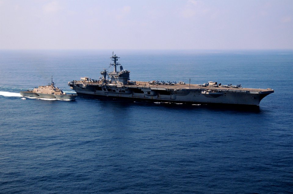 US Navy 100407-N-0808V-167 The littoral combat ship USS Freedom (LCS 1) comes alongside the Nimitz-class aircraft carrier USS Carl Vinson (CVN 70) for a refueling at sea