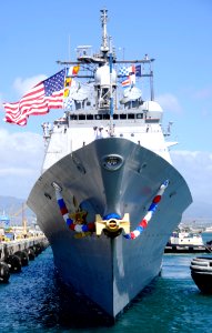US Navy 100401-N-7498L-286 USS Lake Erie (CG 70) returns from a four-month western Pacific deployment