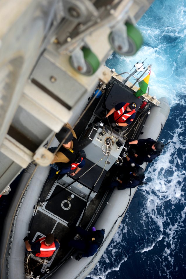 USNS Spearhead (JHSV-1) 150223-N-RB579-032