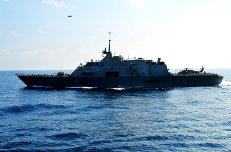 US Navy 100407-N-8878B-053 The littoral combat ship USS Freedom (LCS 1) is underway in the Pacific Ocean photo