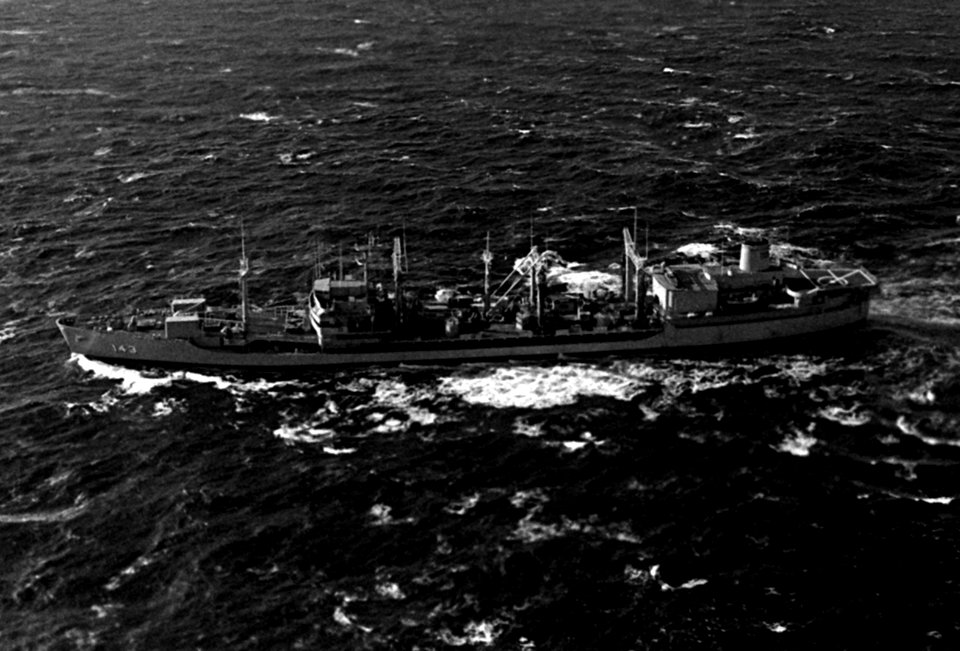 USNS Neosho (T-AO-143) underway in 1990