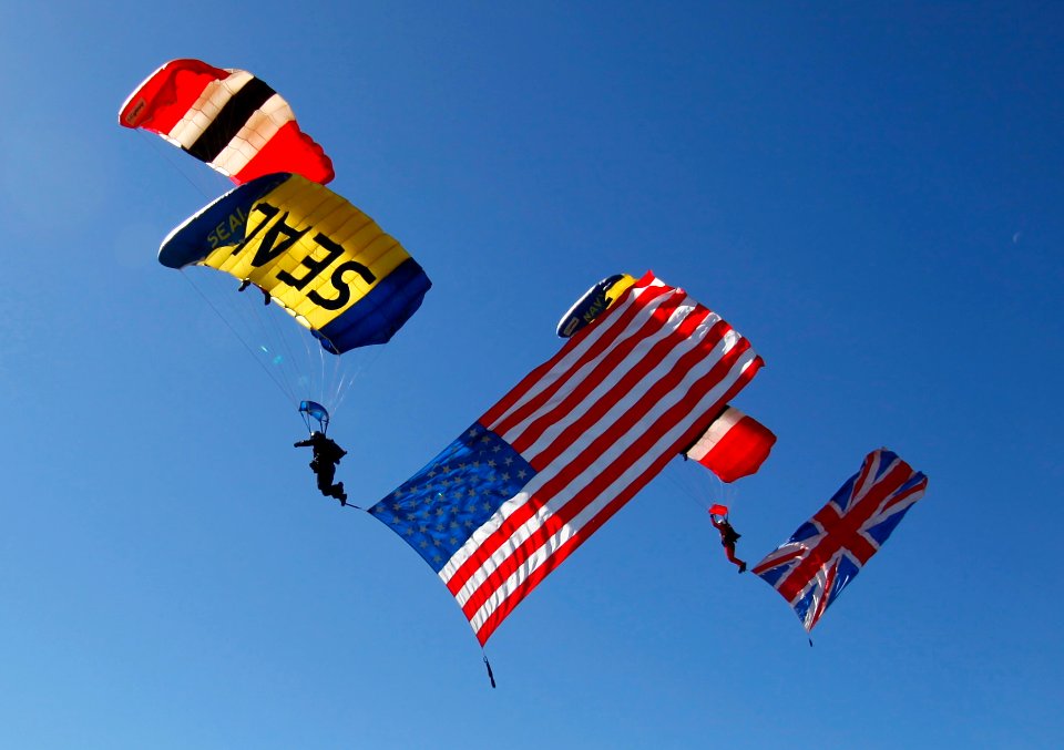US Navy 100408-N-0000L-001 Members of the U.S. Navy parachute demonstration team, the Leap Frogs, perform bi-plane manoeuvres with members of the British Army Parachute Regiment