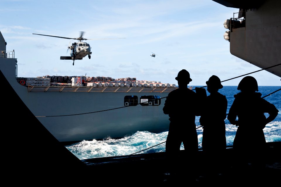 USNS Richard E. Byrd resuplies USS Nimitz. (8695663075)