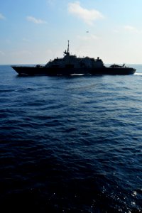 US Navy 100407-N-8878B-057 The littoral combat ship USS Freedom (LCS 1) is underway in the Pacific Ocean