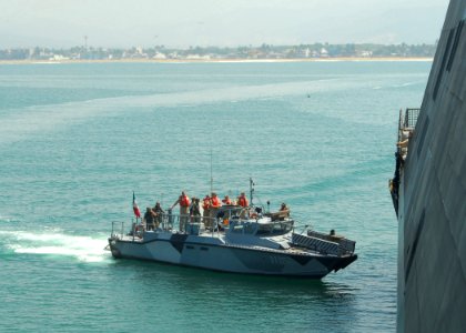 US Navy 100413-N-7058E-039 A Mexican navy patrol boat returns senior officers to the littoral combat ship USS Freedom (LCS 1) after a conference aboard the Mexican navy frigate ARM Bravo (F 201)