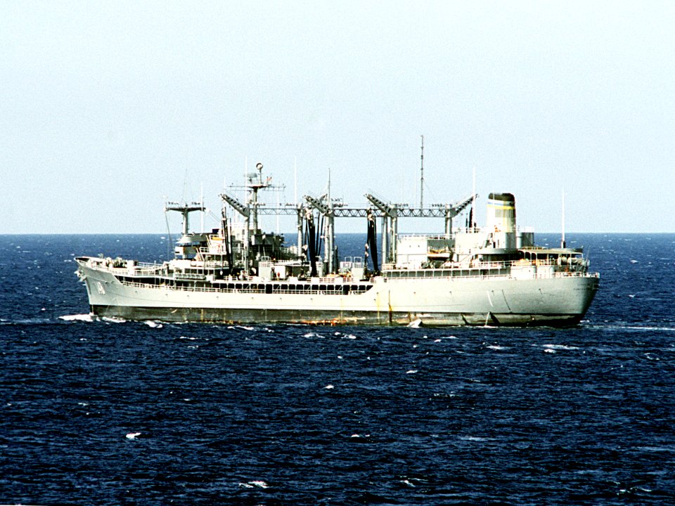 USNS Ponchatoula (T-AO-148) underway in 1991
