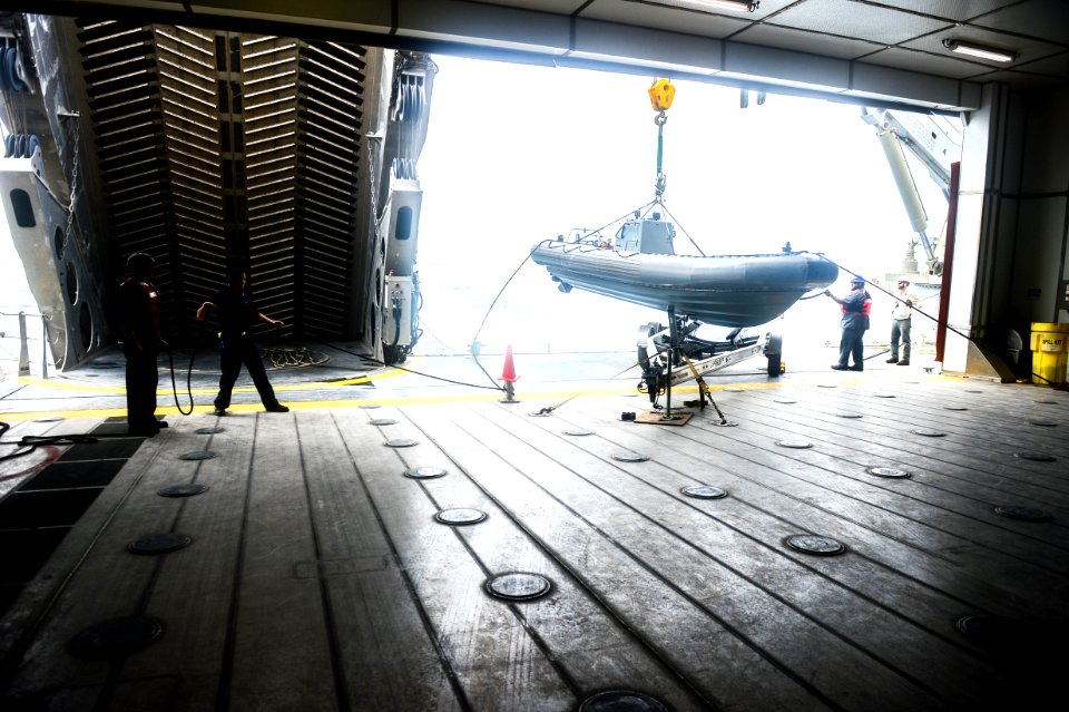 USNS Spearhead (JHSV 1) 150219-N-RB579-020