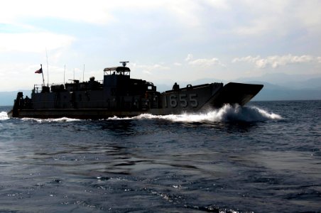 US Navy 100414-N-5712P-054 Landing Craft Utility (LCU) 1655 pulls alongside the amphibious assault ship USS Nassau (LHA 4) to receive supplies to deliver to the guided-missile frigate USS Nicholas (FFG 47)
