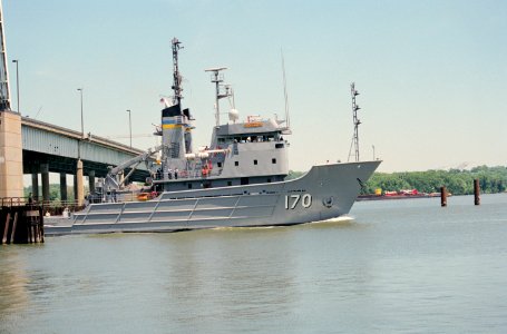 USNS Mohawk (T-ATF 170) passes Woodrow Wilson Memorial Bridge