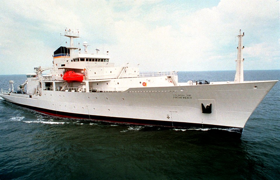 USNS Pathfinder (T-AGS-60) underway in the Gulf Of Mexico on 19 September 1994 (6490546)