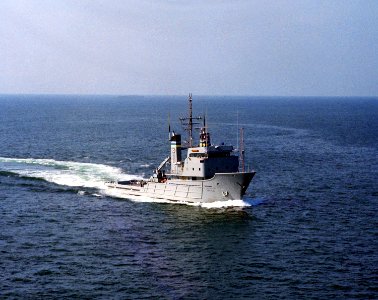 USNS Navajo (T-ATF 169) underway