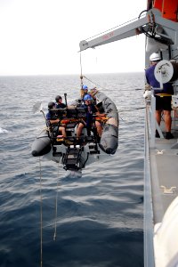 US Navy 100418-N-4776G-057 Members of Mobile Diving and Salvage Unit (MDSU) 1 and crew members from the Royal Navy fleet auxiliary service landing dock ship RFA Lyme Bay (L3007)