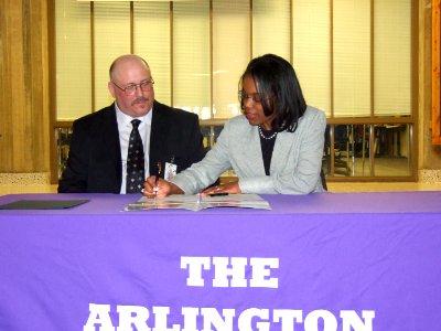 US Navy 100414-N-1923S-015 Steffanie Easter, Assistant Deputy Chief Of Naval Operations For Manpower, Personnel, Training And Education, signs a personal excellence partnership agreement with the Arlington Career Center
