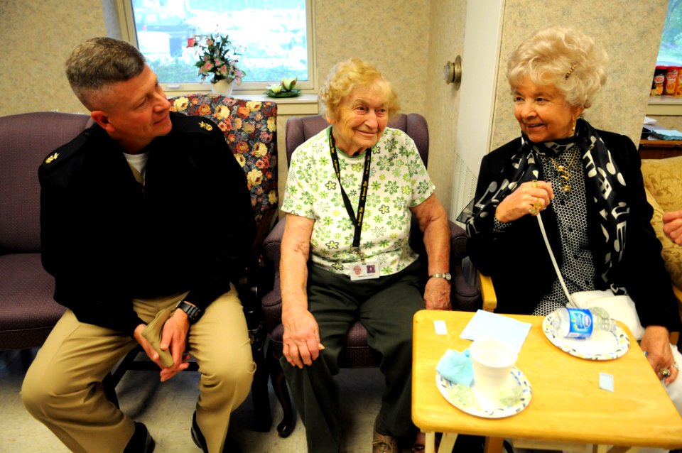 US Navy 100421-N-9818V-145 Master Chief Petty Officer of the Navy (MCPON) Rick West meets with residents at the Armed Forces Retirement Home, Washington