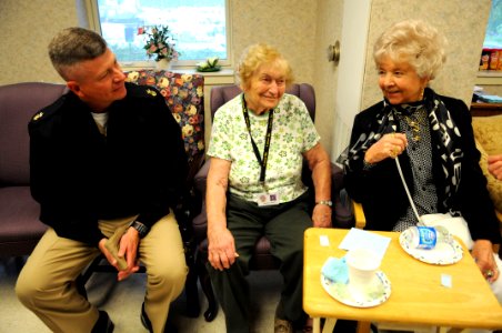 US Navy 100421-N-9818V-145 Master Chief Petty Officer of the Navy (MCPON) Rick West meets with residents at the Armed Forces Retirement Home, Washington photo