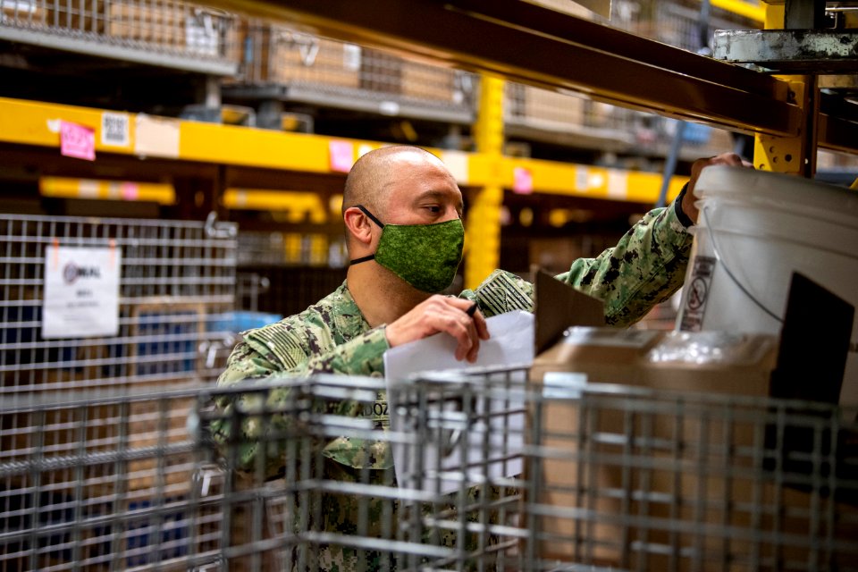 USNS Mercy Sailor Inventories Supplies (49826429848)