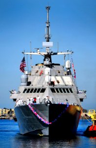 US Navy 100423-N-4774B-081 USS Freedom (LCS 1) pulls into Naval Base San Diego after completion of her maiden deployment photo